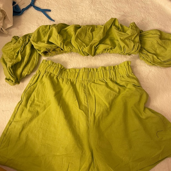 Clothes - Picture 14 of 16